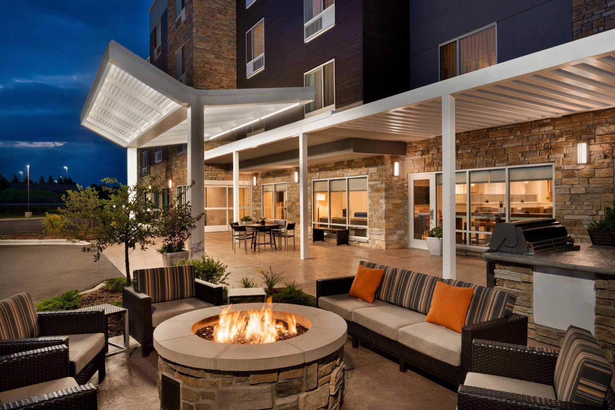 Towneplace Suites By Marriott Milwaukee Grafton Exterior foto